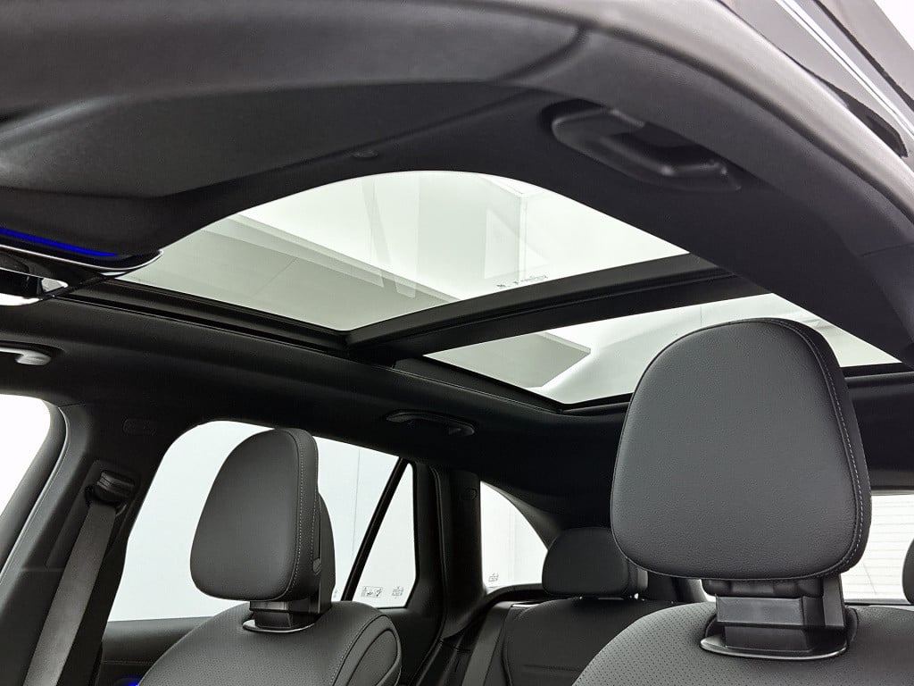 Mercedes-Benz Glc 300e 4matic sport edition | trekhaak | nightpakket | park