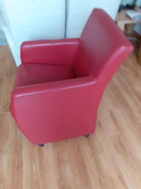 Gratis af te halen 4 eetkamerstoelen op wieltjes