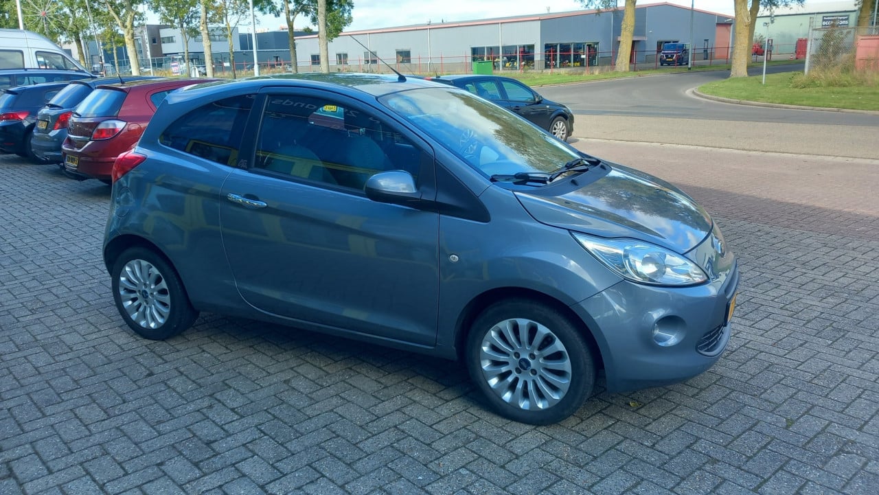 Ford Ka 1.2 Titanium X bj:2010 airco lm-velgen