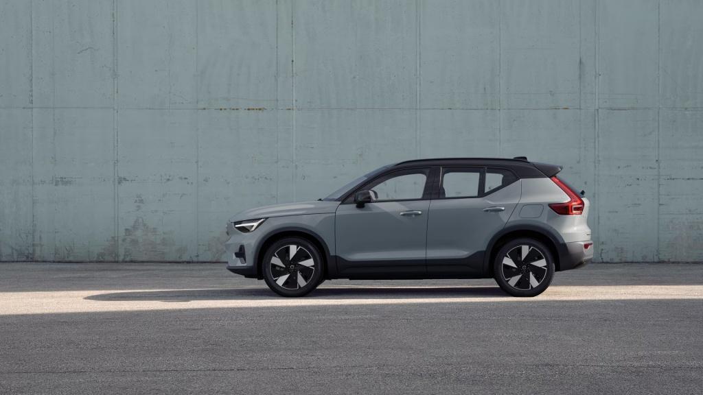 Volvo Ex40 extended range ultra dark europa