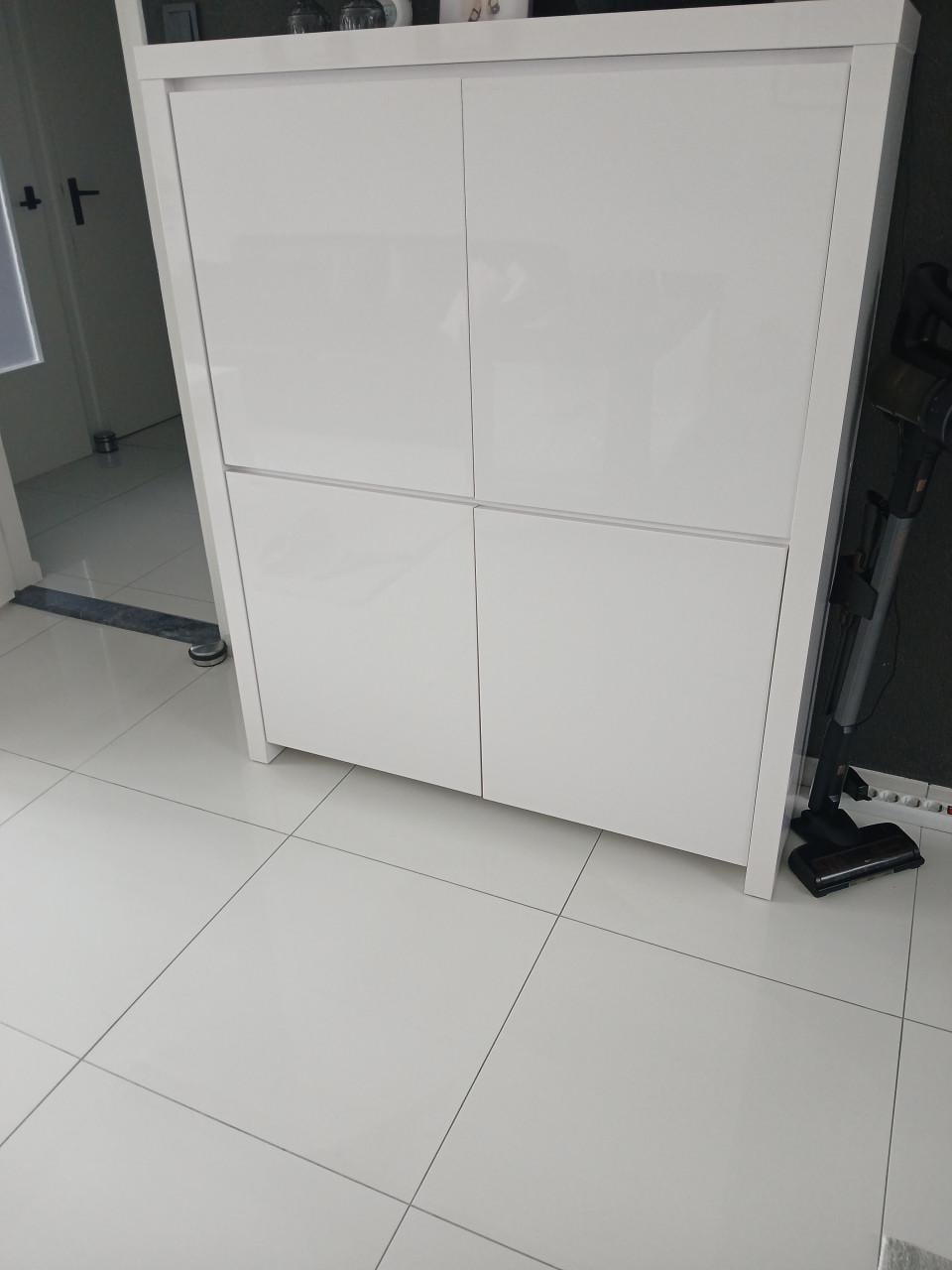 Bankstel en kasten