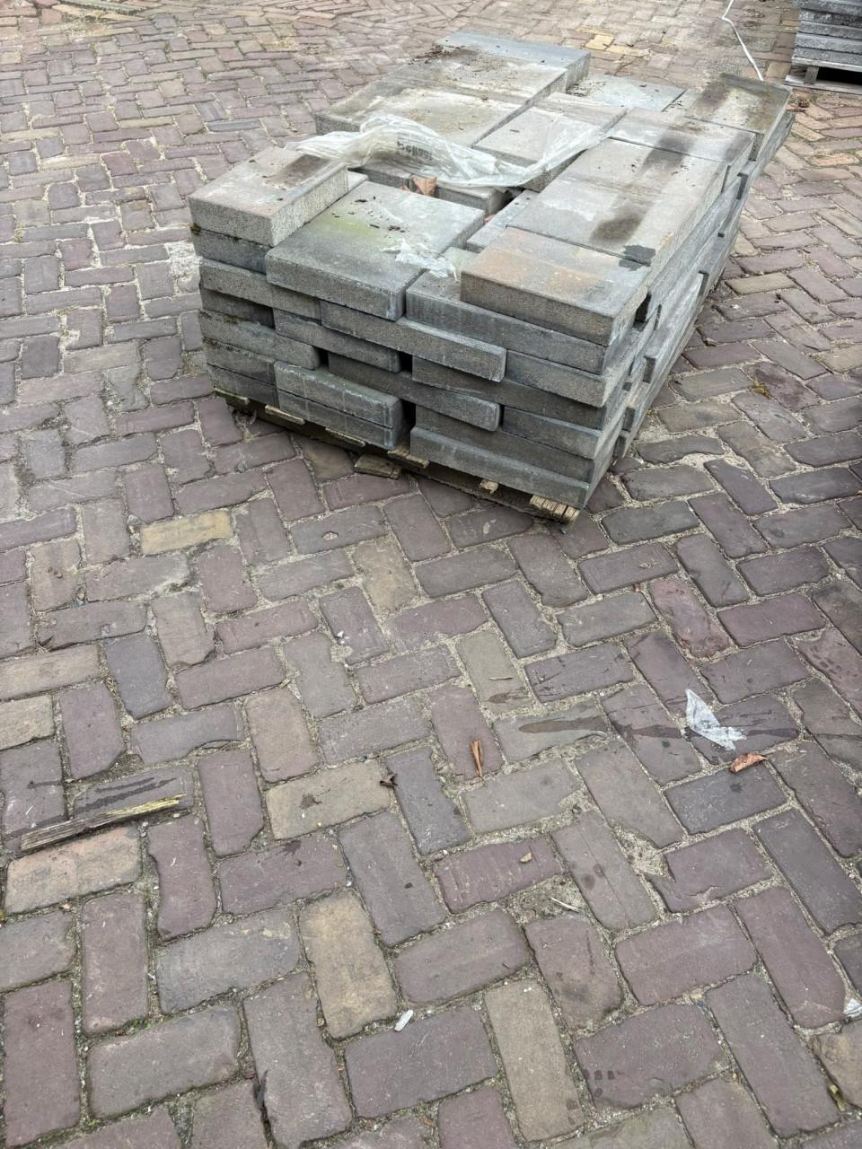 Restpartij beton wildverband rood/zwart 6 cm dik