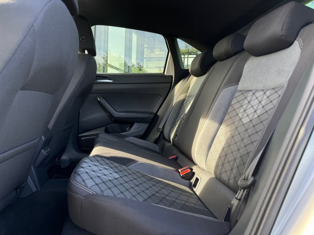 Volkswagen Taigo 1.0 tsi r-line * panoramadak * carplay * acc * clima
