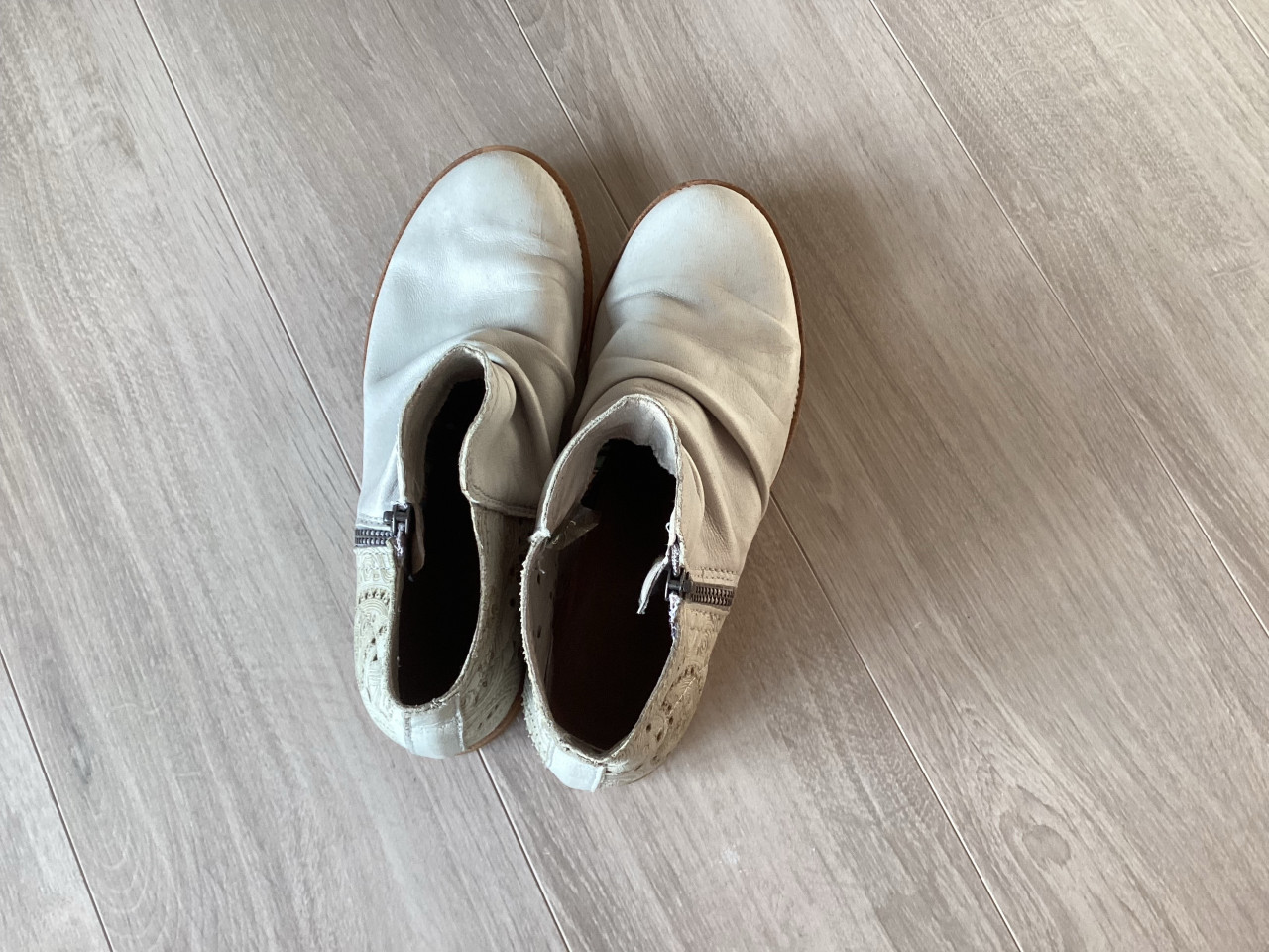 Suede laarsjes licht blauw met goud weinig gedragen maat 37