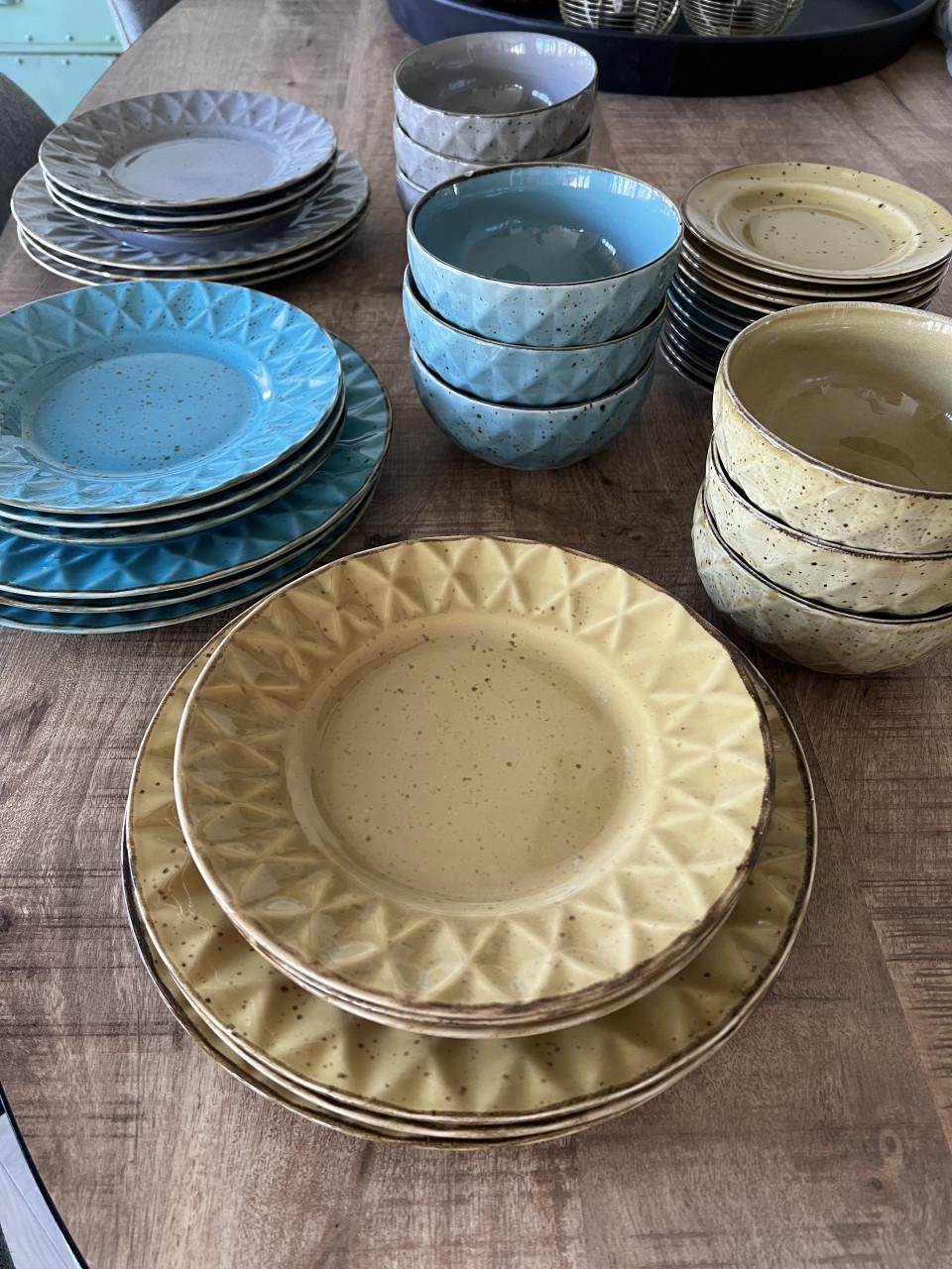 Leuk gekleurd servies