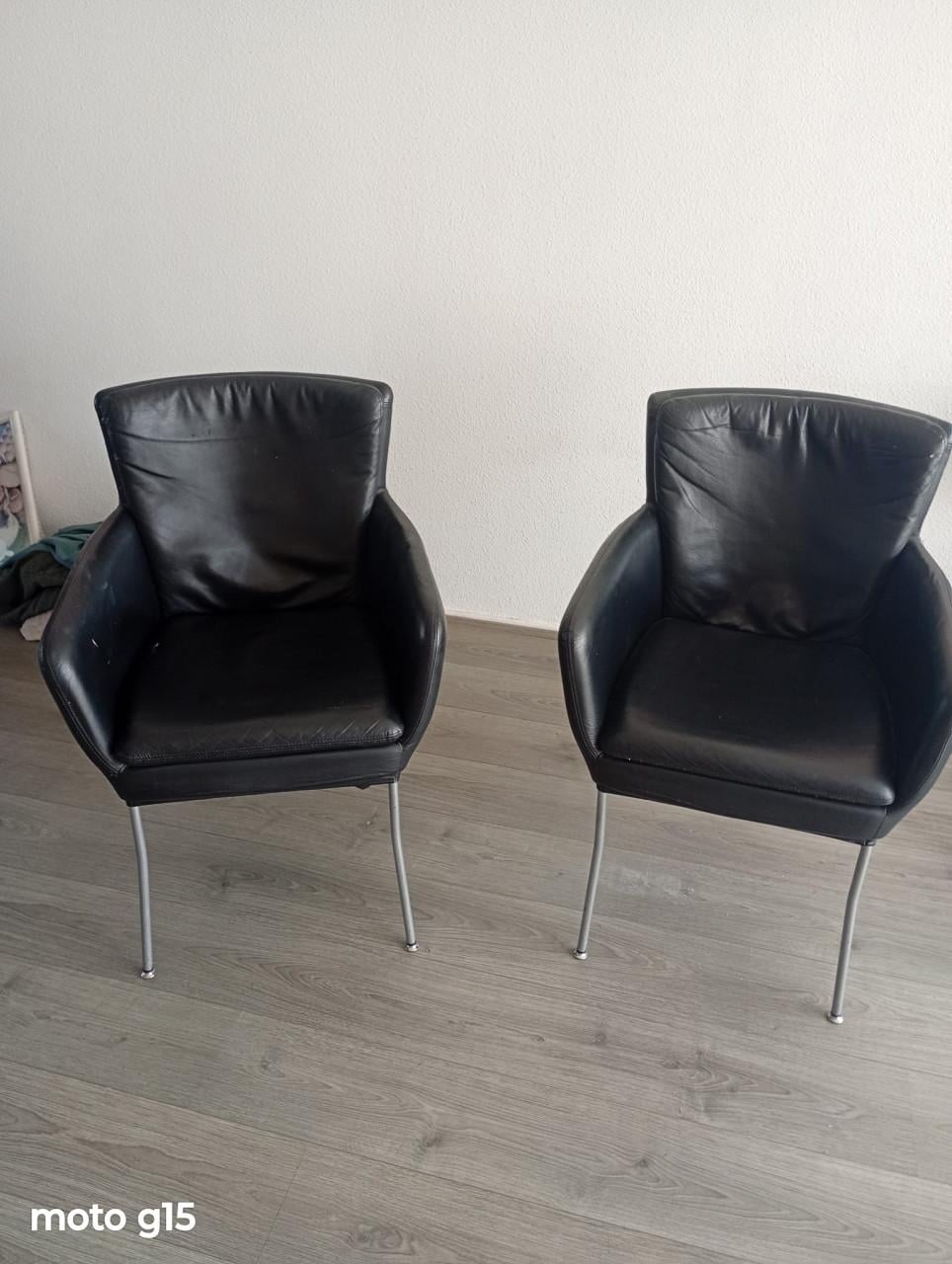 2 mooie leren stoelen