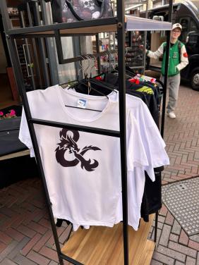 Industrieel Rek + T-shirts & Gothic Handtas!