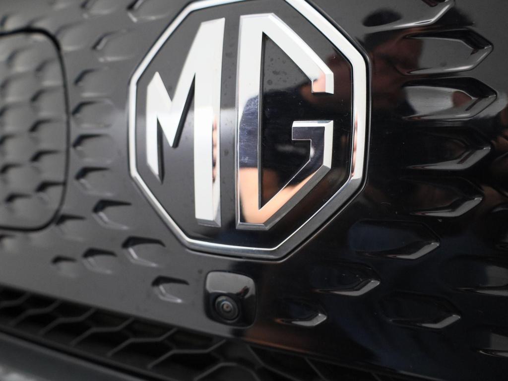 MG Zs Ev long range luxury 70 kwh | panoramadak | leder | apple carplay - a