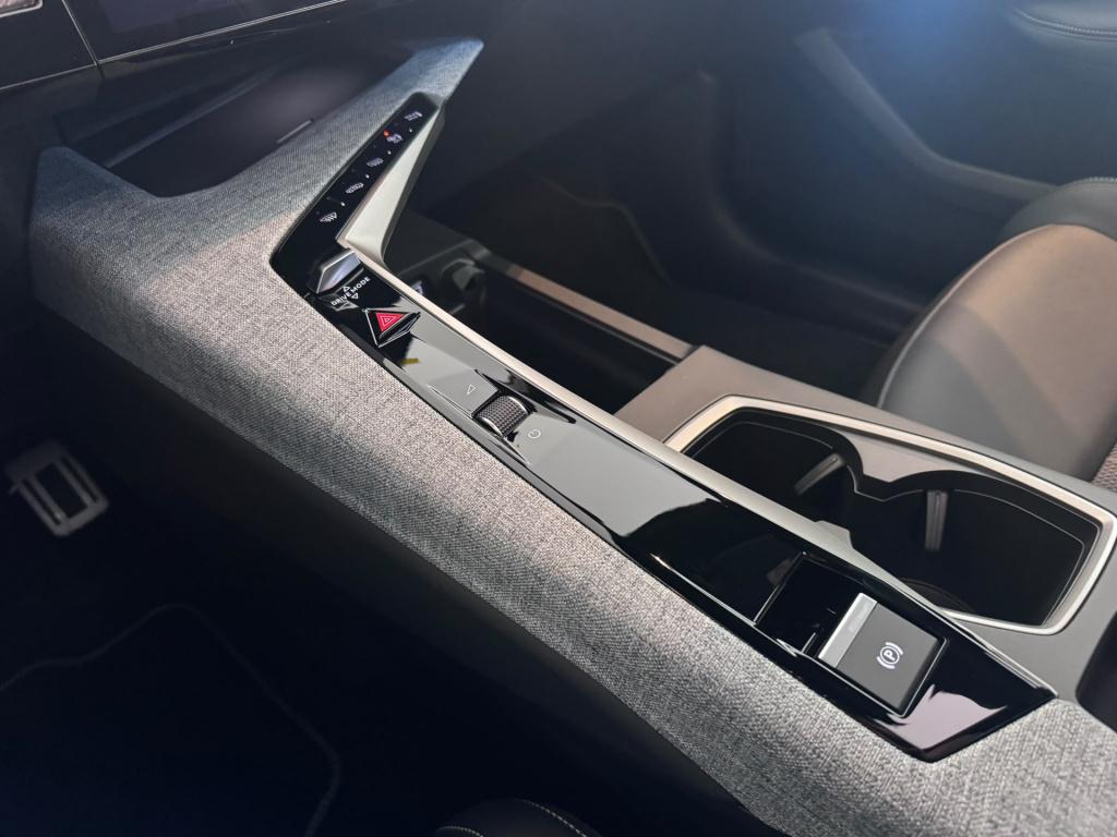 Peugeot E-3008 gt 73 kwh
