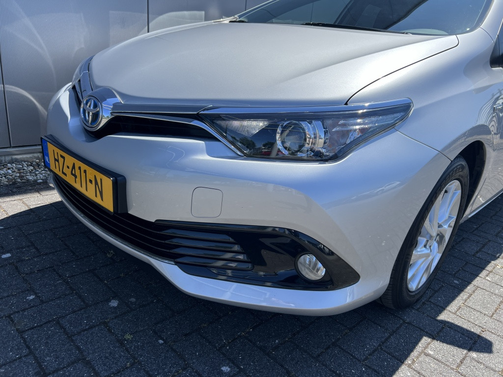 Toyota Auris touring sports 1.8 hybr. trend
