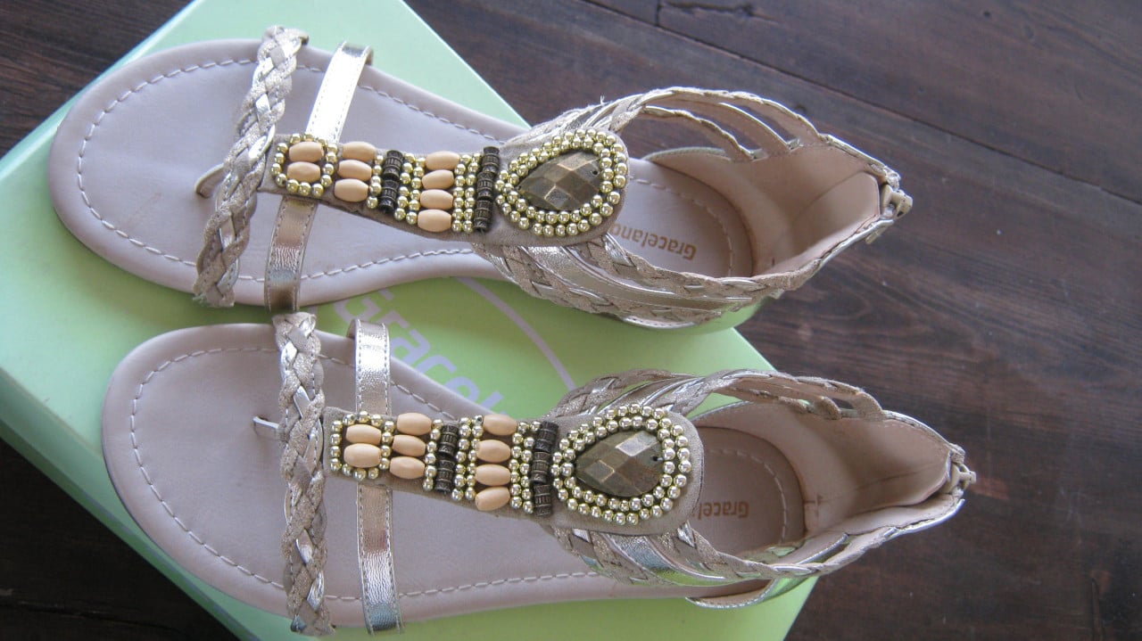 4 paar nieuw sandalen allemaal maat 37  mogen alle 4 weg voor 30 euro