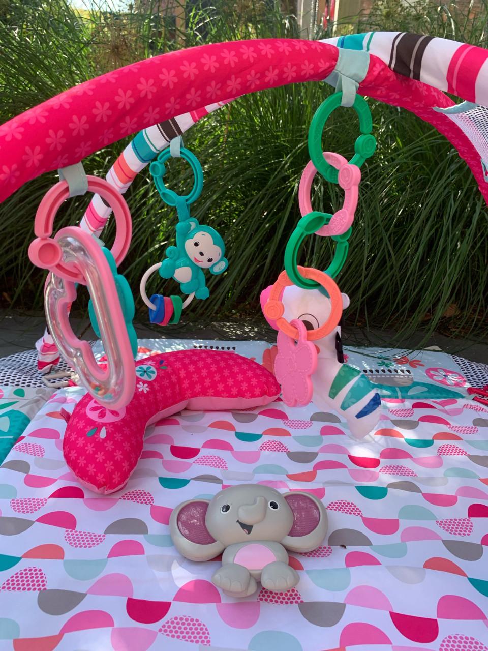 Speelmat ballen/ babygym met boog roze