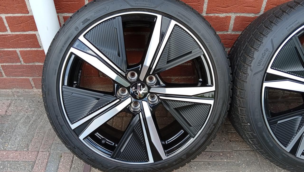 Originele Peugeot 308/Astra-L 18 inch exclusieve winterset