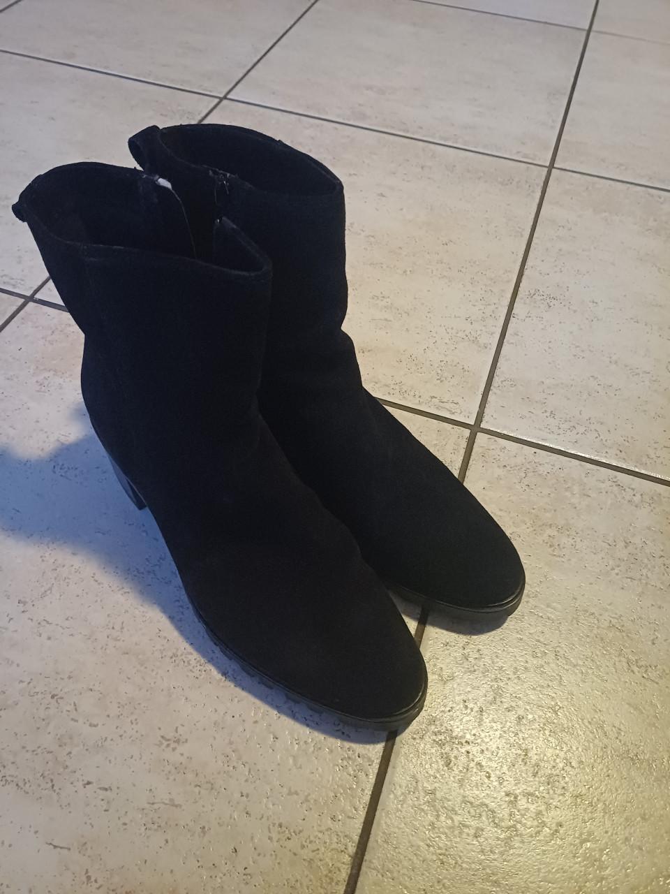 Halfhoge laarzen. NIEUW van Linea Zeta mt 42