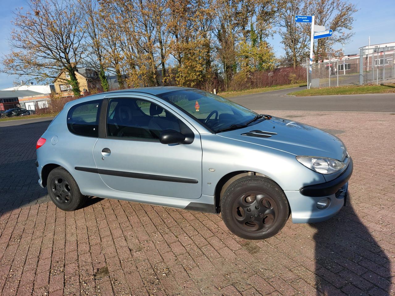 Peugeot 206 bj 2002 850 euro