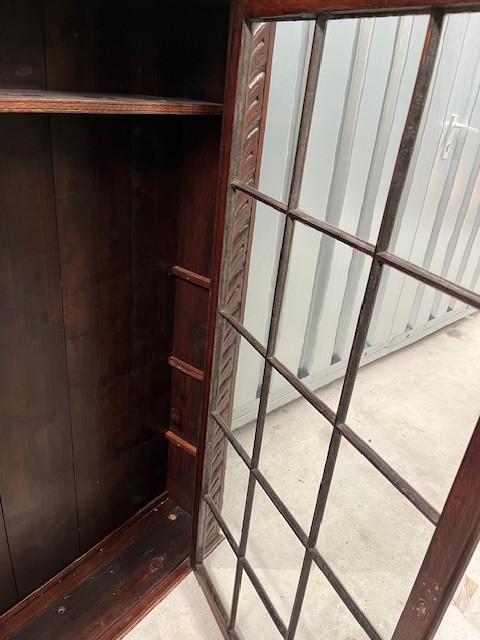 Eiken houten servieskastje