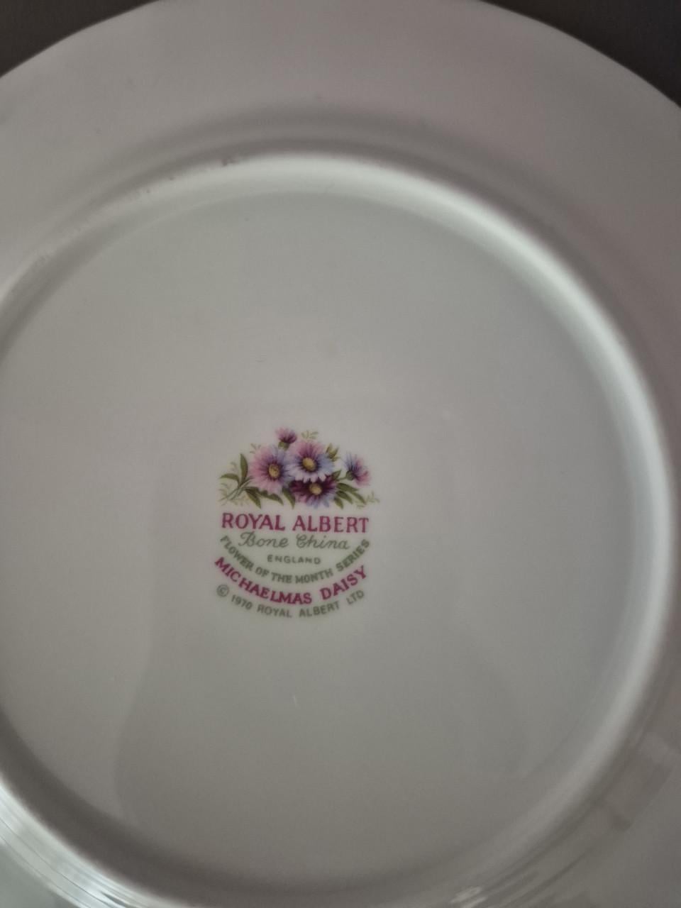 Royal Albert bordje
