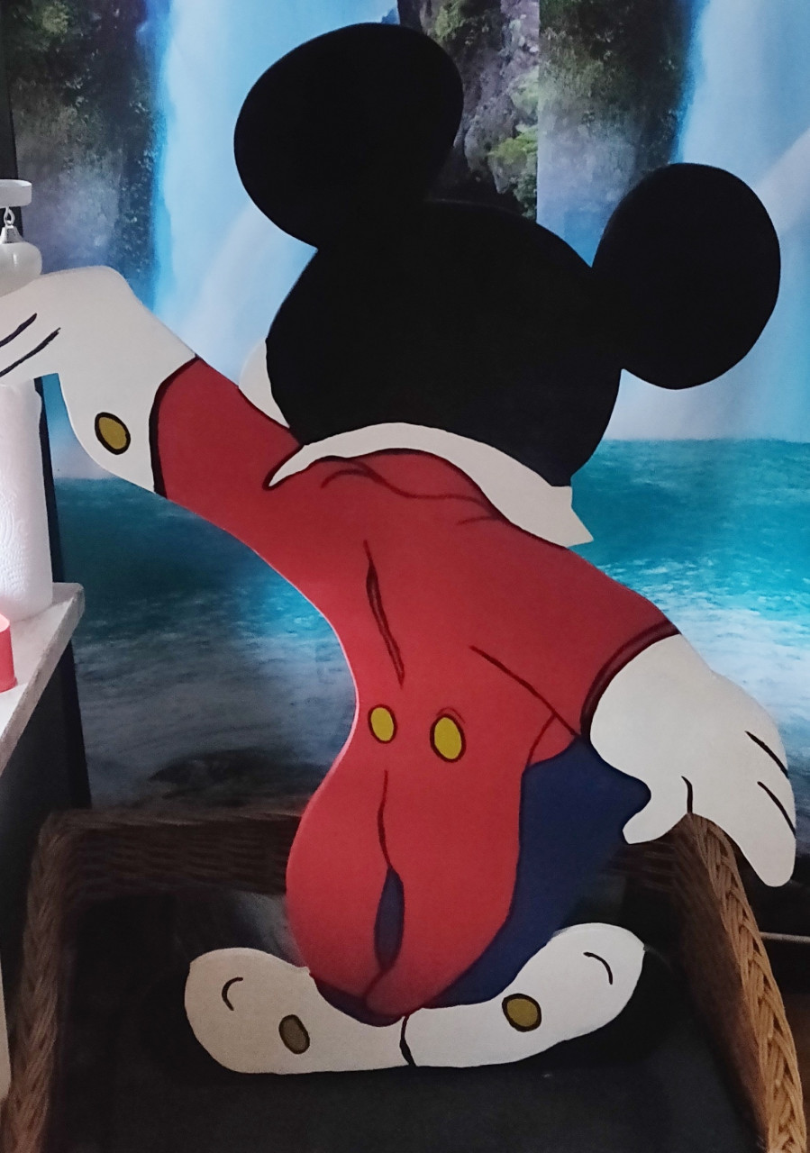Mickey Mouse figuur met tablet