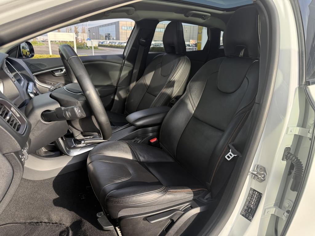 Volvo V40 cross country t3 153pk aut6 polar+ luxury| panodak| camera| leder
