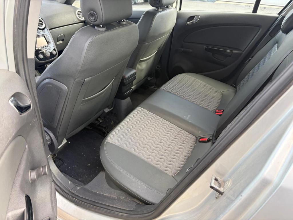 Opel Corsa 1.4-16v cosmo