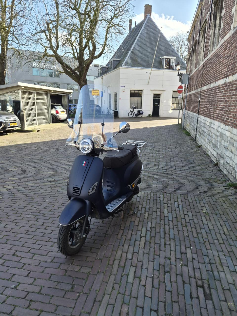 Leuke beginners scooter GTS Toscane Exclusieve 1,5 jr oud