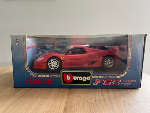 Te koop: Burago model auto 1-18