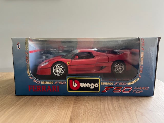 Te koop: Burago model auto 1-18