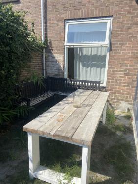 OPGEHAALD - Gratis tuintafel