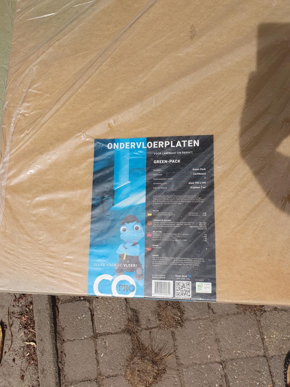 Laminaatvloer 16 m2 met ondervloer 14 m2 Gereserveerd