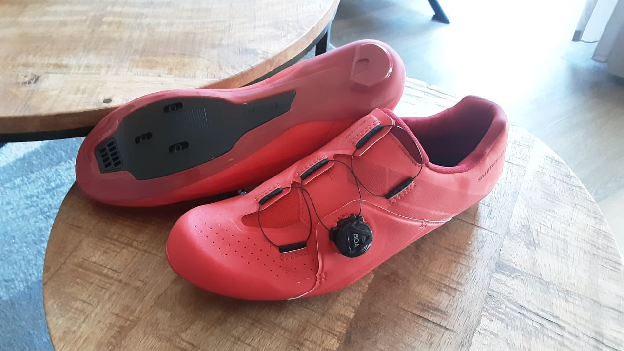 Rode racefietsschoenen