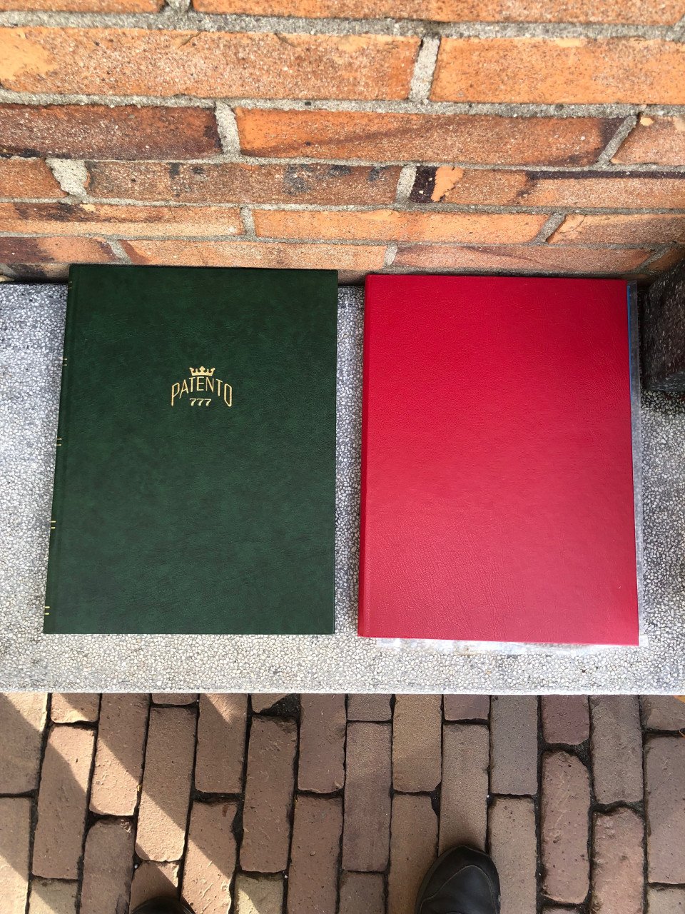 2 postzegel albums.