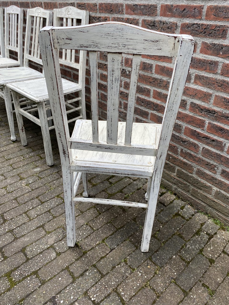 6 leuke witte houten stoeltjes