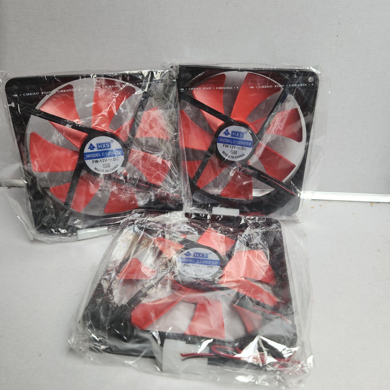 Nieuwe 14cm 12V 4-pins koelventilatoren.