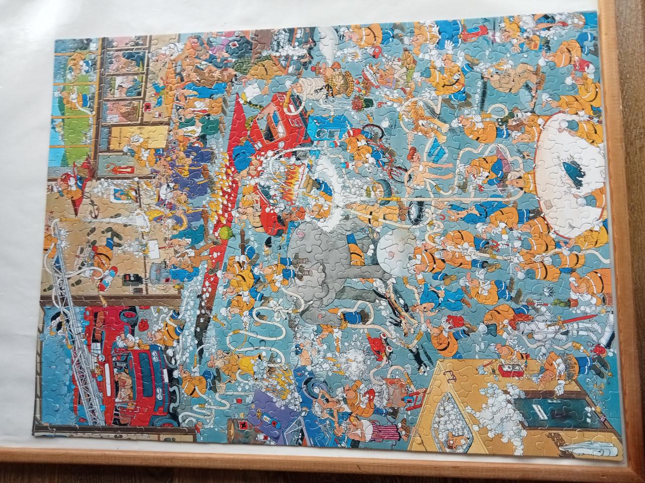 Jan van Haasteren " brandweerkazerne" 550 stukjes