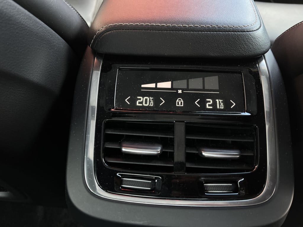 Volvo S60 2.0 t5 r-design | pano | pilot assist | head-up | carplay | stuur