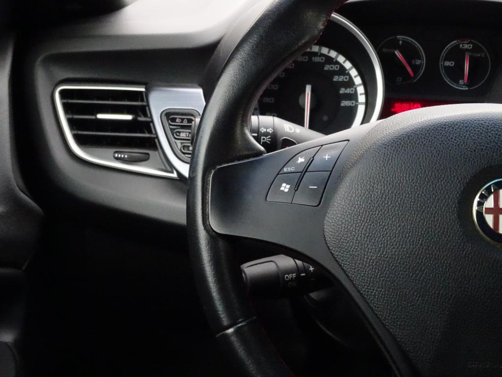 Alfa Romeo Giulietta 1.4 t distinctive 170pk automaat | bluetooth