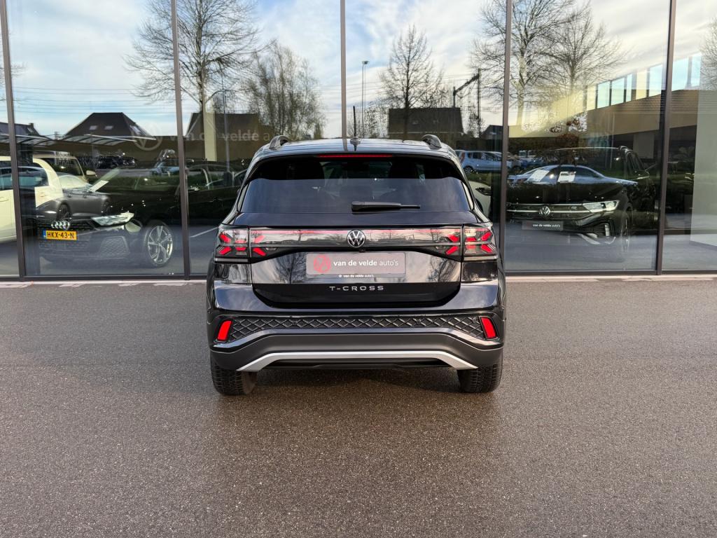 Volkswagen T-cross 1.5 tsi 150pk dsg r-line | camera | trekhaak | navi | iq