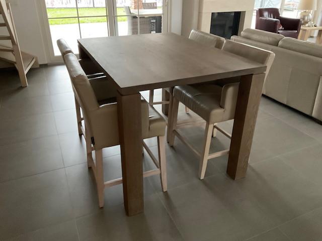 Bar(eet)tafel incl.4 stuks bijbehorende barkrukken