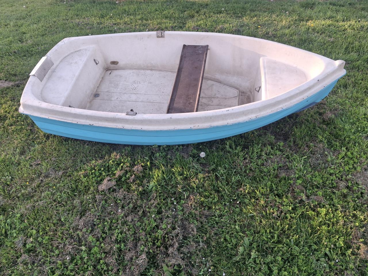 Polyester boot roeiboot in goede staat-2.2 meter-event. met 2.5pk Yamaha