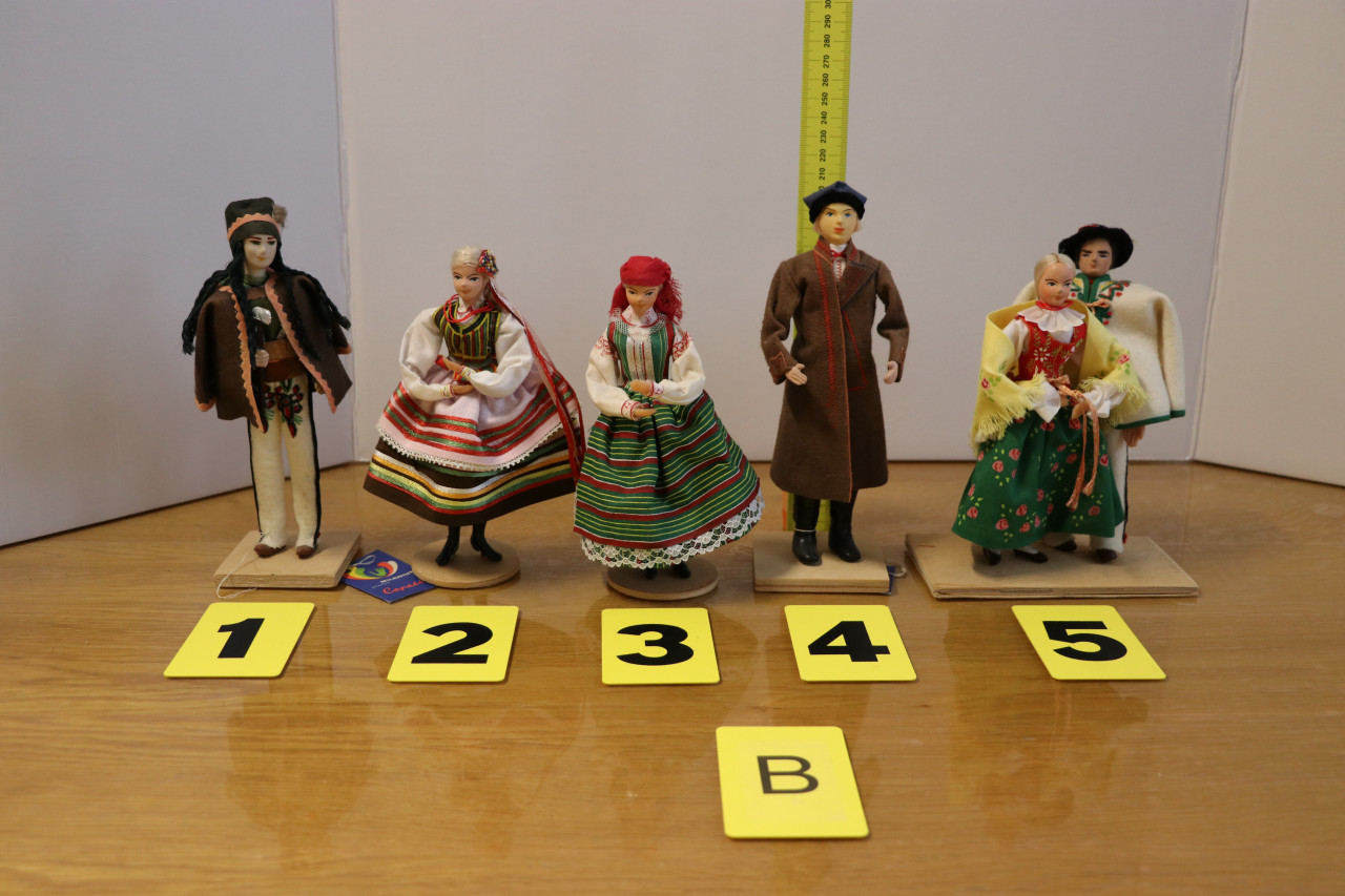 Diverse Klederdracht poppen Onder andere uit Polen Vanaf 33 cm hoog