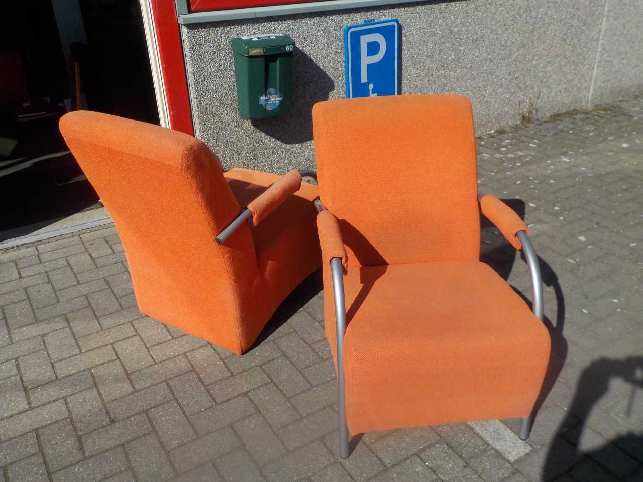 2 stoffen fauteuils in goede staat per stk 35 euro 2 voor 55 euro