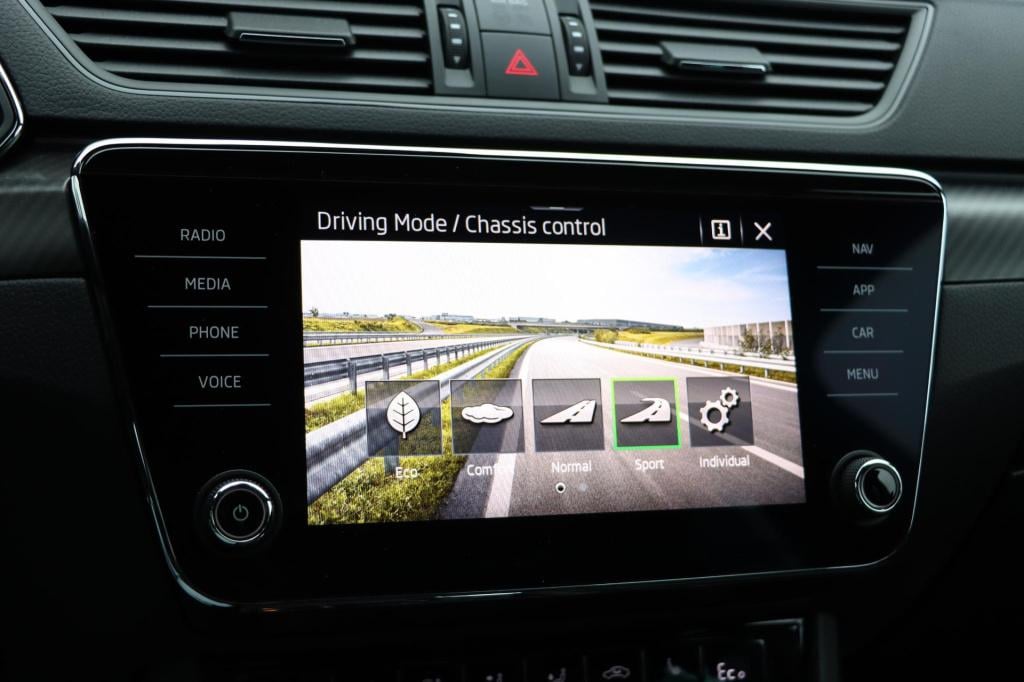 Skoda Superb combi 1.4 tsi iv sportline 218pk dsg6