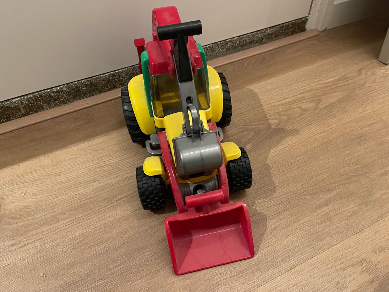 Bruder tractor met voorlader en graafarm