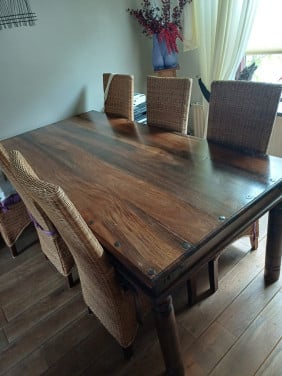 Eettafel met 6 stoelen