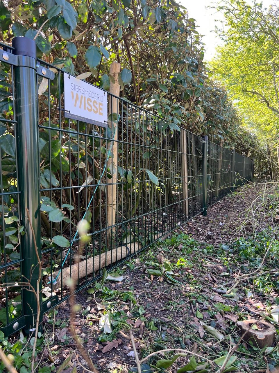 Voordelig en netjes; hekwerken en poorten.