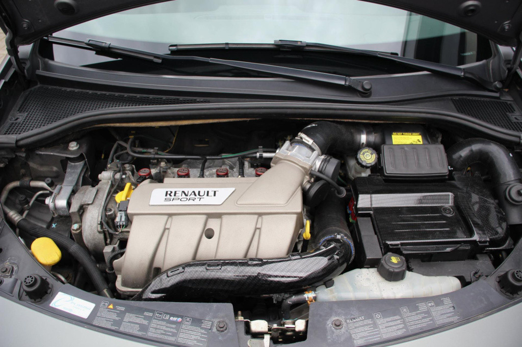 Renault Clio 2.0 rs - ange et demon 99/99 - akrapovic - recaro - shortshift
