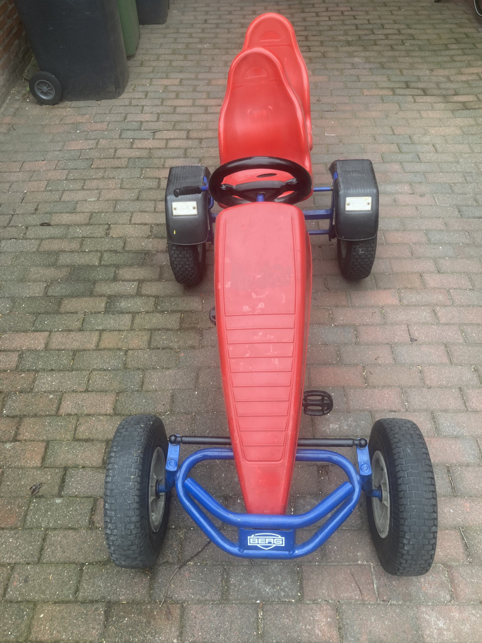 Grote berg skelter met duo zit
