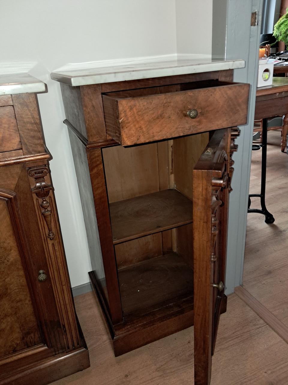 Twee prachtige mahonie nachtkastje