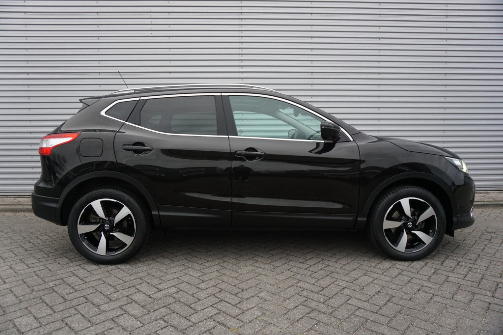 Nissan Qashqai 1.2 n-connecta climate / navi / camera / glazen dak / parkee