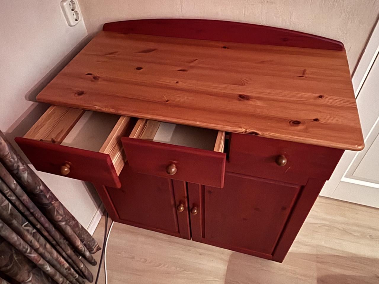 Buffetkast roodbruin (IKEA)